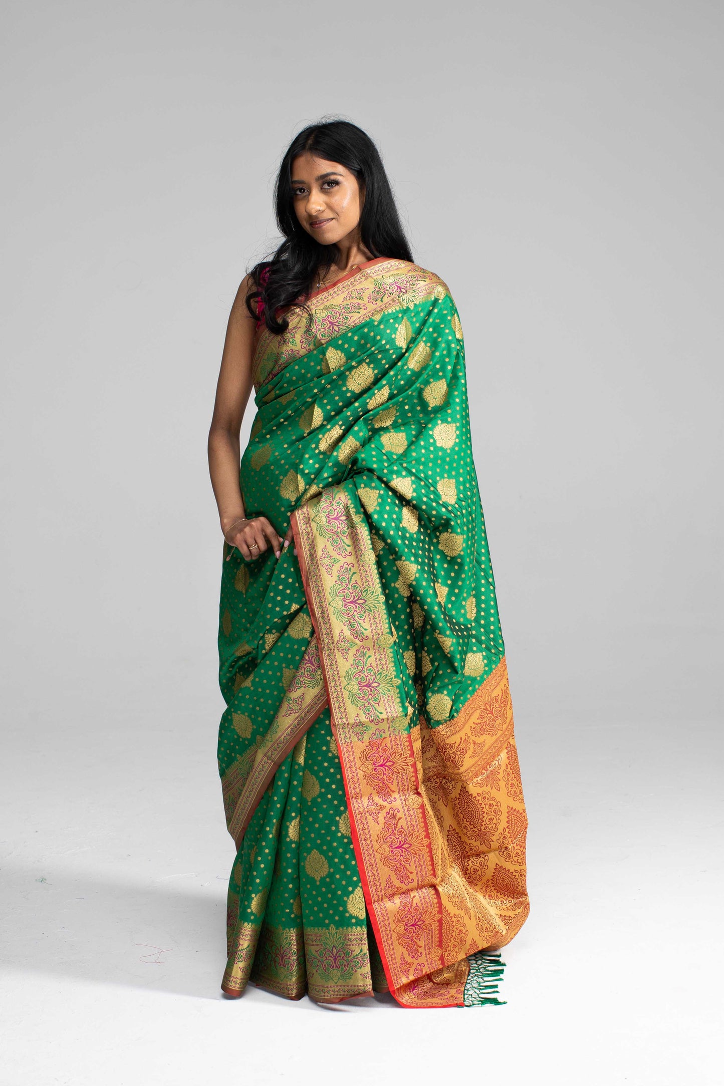 Graceful Green Silk Saree with Contrasting Pink Border